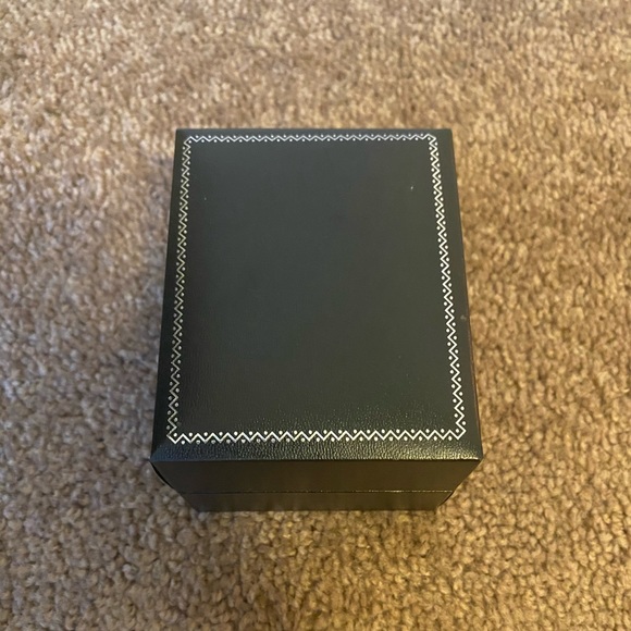 Brand new Gold August Steiner Cross timepiece - Picture 7 of 8